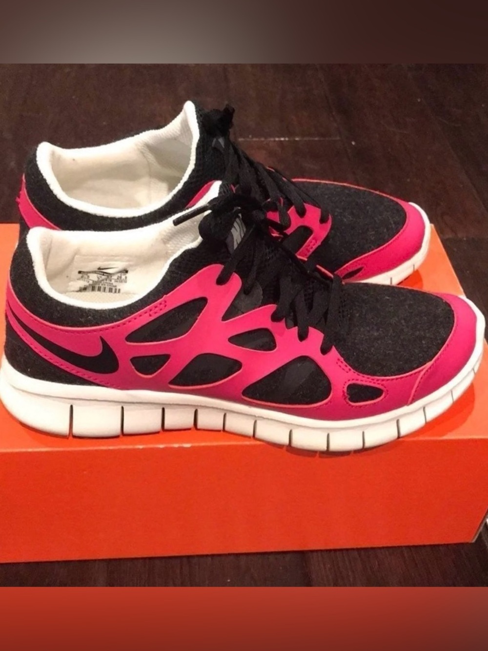 Womens Nike Free Run Size 9.5 Hot Pink and Black Athletic Running Shoes